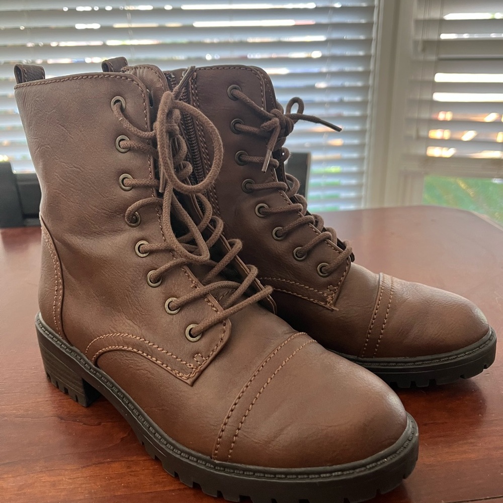 Brown Lace-Up Women’s Boots